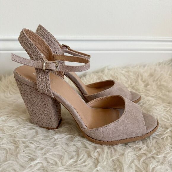 NWOB! Qupid Beige Suede (Faux) Block Heel Sandal | Size 9 - Picture 1 of 8